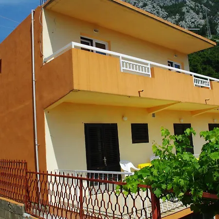 Guest house Elvira Gradac (Split-Dalmatia)